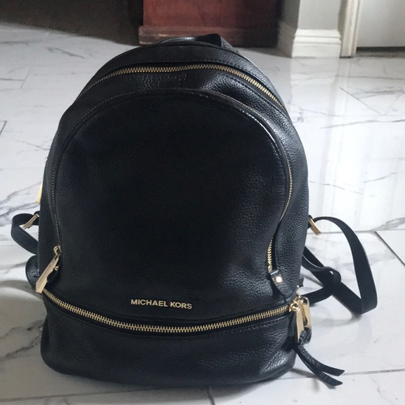 MICHAEL MICHAEL KORS Rhea Zip Backpack - Picture 2 of 5